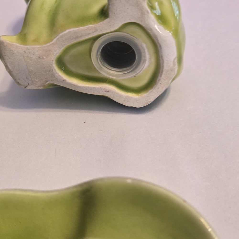 Vintage Frog Salt and Pepper Shakers. - Picture 9 of 12